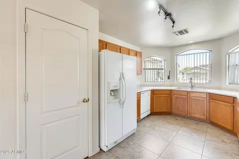 Kitchen - 9829 E Osage Ave, Mesa, AZ 85212 photo 3 of 5