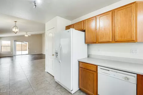 Kitchen - 9829 E Osage Ave, Mesa, AZ 85212 photo 4 of 5