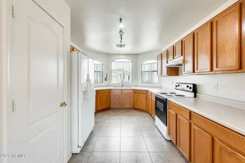 Kitchen - 9829 E Osage Ave, Mesa, AZ 85212 photo 2 of 5