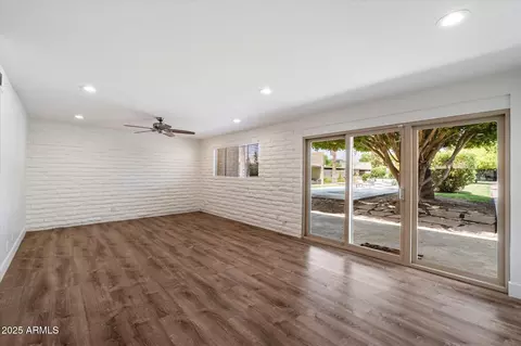 Living - 3635 E Turney Ave #12, Phoenix, AZ 85018 photo 2 of 4