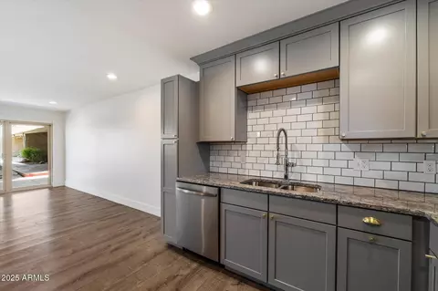 Kitchen - 3635 E Turney Ave #12, Phoenix, AZ 85018 photo 3 of 3