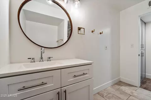 Bath - 3635 E Turney Ave #12, Phoenix, AZ 85018 photo 2 of 3