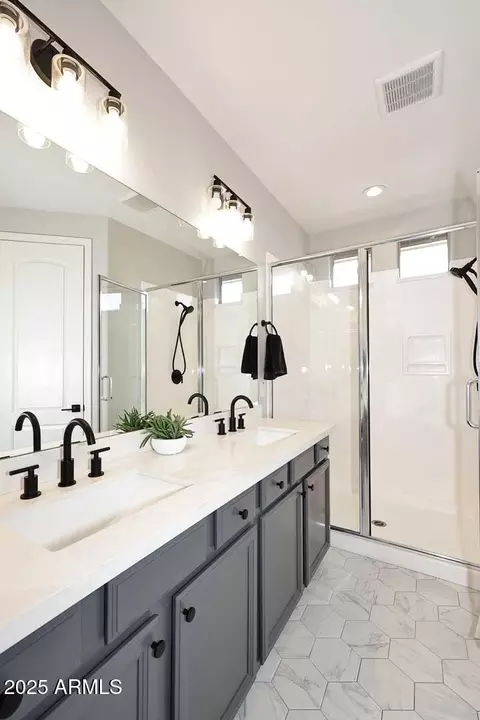 Bath - 4278 E Jesse St, Gilbert, AZ 85295 photo 5 of 6