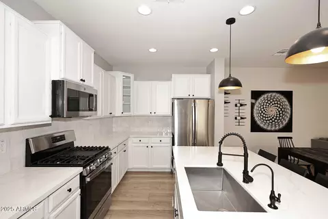 Kitchen - 4278 E Jesse St, Gilbert, AZ 85295 photo 3 of 4