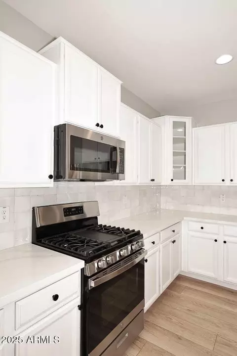 Kitchen - 4278 E Jesse St, Gilbert, AZ 85295 photo 4 of 4