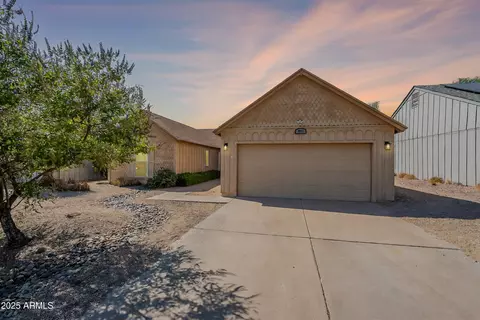 9852 S 46th St, Phoenix, AZ 85044