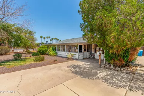 Exterior - 3141 W Camelback Rd, Phoenix, AZ 85017 photo 4 of 7