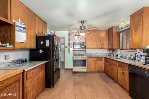 Kitchen - 3141 W Camelback Rd, Phoenix, AZ 85017 photo 2 of 3