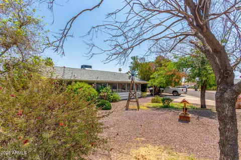 Exterior - 3141 W Camelback Rd, Phoenix, AZ 85017 photo 2 of 7