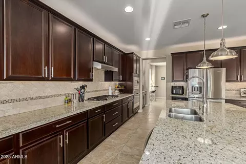 Kitchen - 3681 E Narrowleaf Dr, Gilbert, AZ 85298 photo 3 of 4
