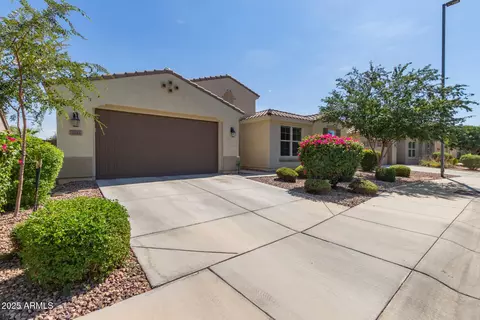 Exterior - 3681 E Narrowleaf Dr, Gilbert, AZ 85298 photo 2 of 11