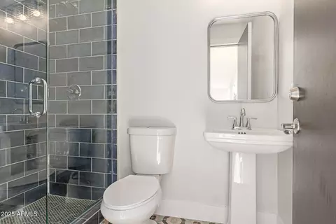 Bath - 3533 E Turquoise Ave, Phoenix, AZ 85028 photo 3 of 6