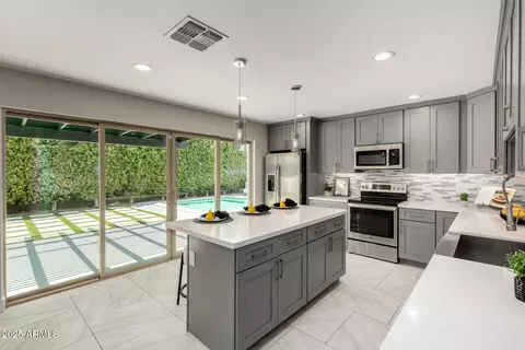 Kitchen - 3533 E Turquoise Ave, Phoenix, AZ 85028 photo 1 of 4