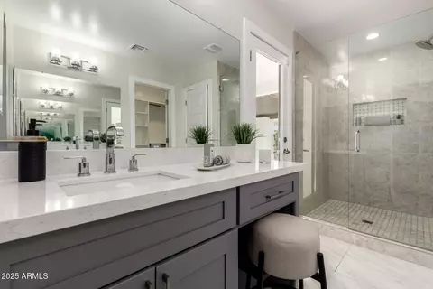 Bath - 3533 E Turquoise Ave, Phoenix, AZ 85028 photo 4 of 6