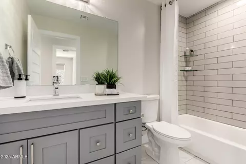 Bath - 3533 E Turquoise Ave, Phoenix, AZ 85028 photo 6 of 6