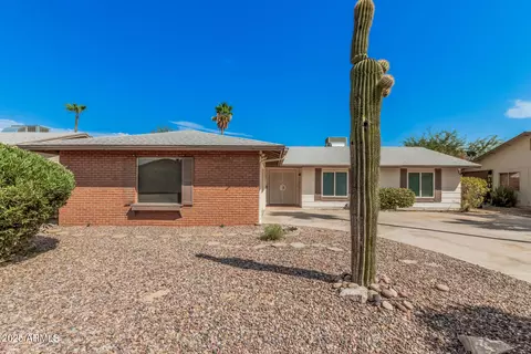 11233 S Iroquois Dr, Phoenix, AZ 85044