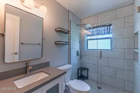 Bath - 3014 E Mulberry Dr, Phoenix, AZ 85016 photo 1 of 1