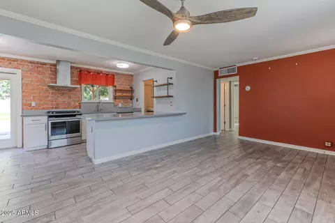 Living - 3014 E Mulberry Dr, Phoenix, AZ 85016 photo 2 of 3