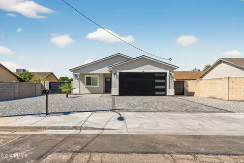 16 E Davis Ln, Avondale, AZ 85323