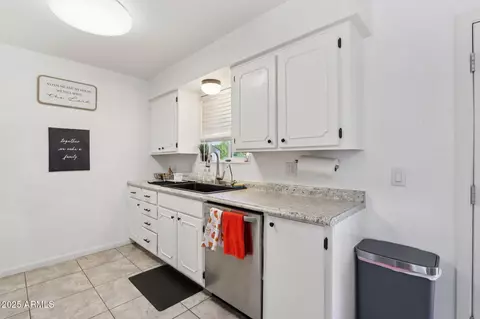 Kitchen - 9510 E Duncan St, Mesa, AZ 85207 photo 2 of 3