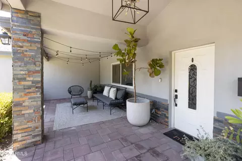 Exterior - 4020 N 33rd Pl, Phoenix, AZ 85018 photo 2 of 11