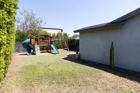 Exterior - 4020 N 33rd Pl, Phoenix, AZ 85018 photo 8 of 11
