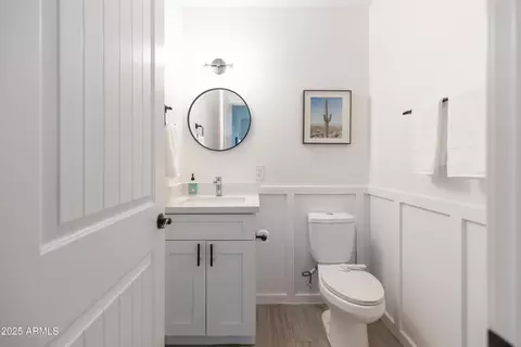 Bath - 4020 N 33rd Pl, Phoenix, AZ 85018 photo 7 of 7