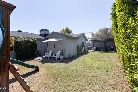 Exterior - 4020 N 33rd Pl, Phoenix, AZ 85018 photo 9 of 11
