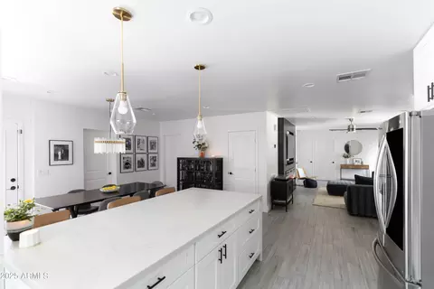 Kitchen - 4020 N 33rd Pl, Phoenix, AZ 85018 photo 3 of 6