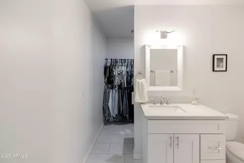 Bath - 4020 N 33rd Pl, Phoenix, AZ 85018 photo 4 of 7