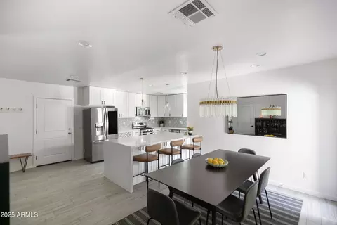 Dining - 4020 N 33rd Pl, Phoenix, AZ 85018 photo 1 of 2