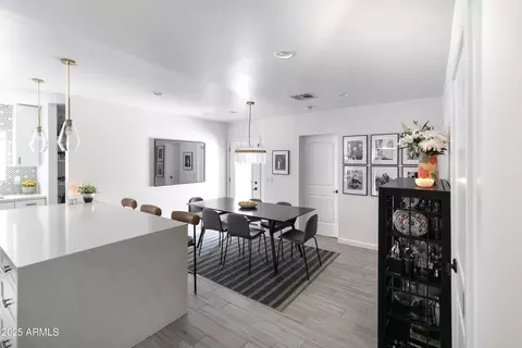Dining - 4020 N 33rd Pl, Phoenix, AZ 85018 photo 2 of 2