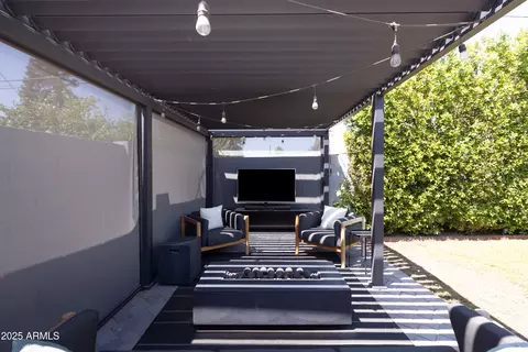 Exterior - 4020 N 33rd Pl, Phoenix, AZ 85018 photo 3 of 11
