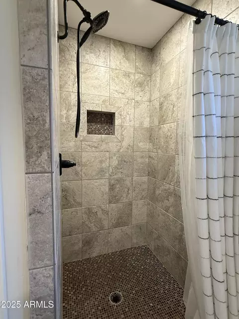 Bath - 6841 W Bradshaw Dr, Pine, AZ 85544 photo 3 of 4