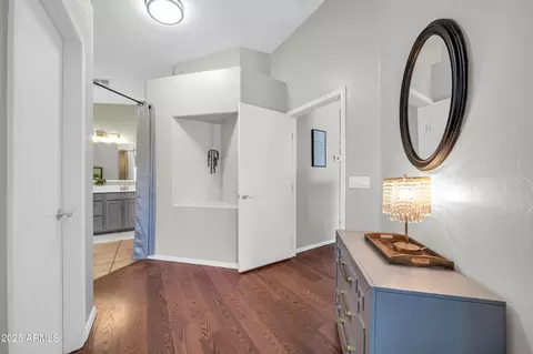 Entry Way - 1704 E Beverly Rd, Phoenix, AZ 85042 photo 2 of 3