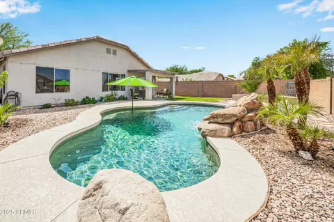 Exterior - 1704 E Beverly Rd, Phoenix, AZ 85042 photo 6 of 12