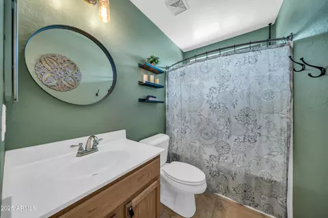 Bath - 1704 E Beverly Rd, Phoenix, AZ 85042 photo 3 of 3