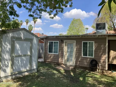 Exterior - 6750 N 11th Pl, Phoenix, AZ 85014 photo 3 of 4