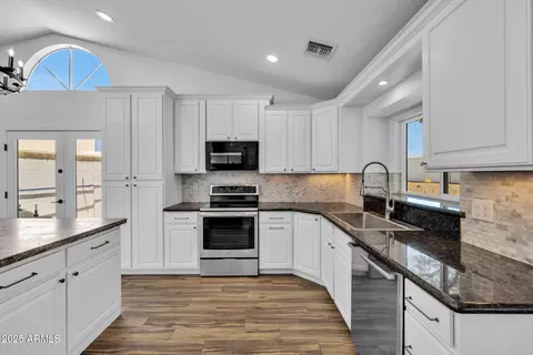 Kitchen - 19651 N 36th St, Phoenix, AZ 85050 photo 5 of 7