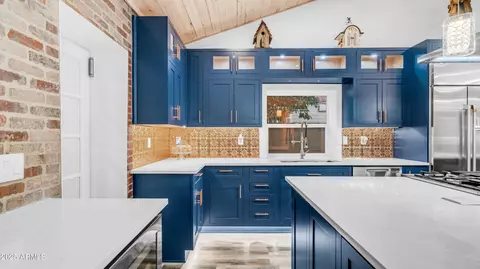 Kitchen - 1363 E Mitchell Dr, Phoenix, AZ 85014 photo 6 of 10