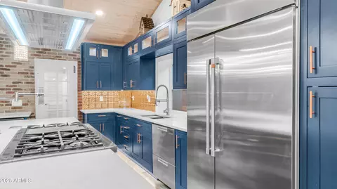 Kitchen - 1363 E Mitchell Dr, Phoenix, AZ 85014 photo 4 of 10