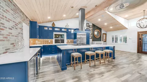 Kitchen - 1363 E Mitchell Dr, Phoenix, AZ 85014 photo 7 of 10