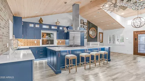Kitchen - 1363 E Mitchell Dr, Phoenix, AZ 85014 photo 10 of 10