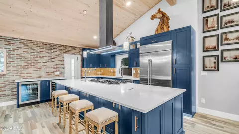 Kitchen - 1363 E Mitchell Dr, Phoenix, AZ 85014 photo 2 of 10