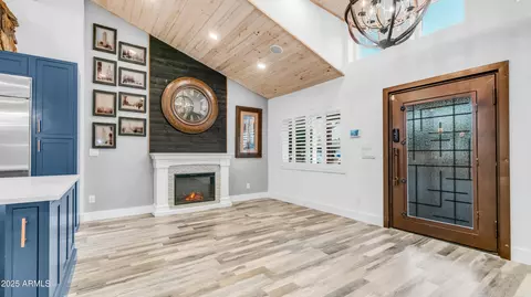Entry Way - 1363 E Mitchell Dr, Phoenix, AZ 85014 photo 2 of 3