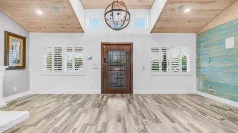 Entry Way - 1363 E Mitchell Dr, Phoenix, AZ 85014 photo 3 of 3