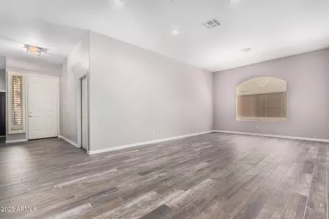 6617 W Molly Ln, Phoenix, AZ 85083