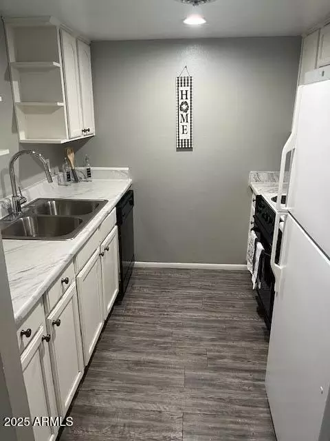 Kitchen - 7126 N 19th Ave #103, Phoenix, AZ 85021 photo 1 of 1