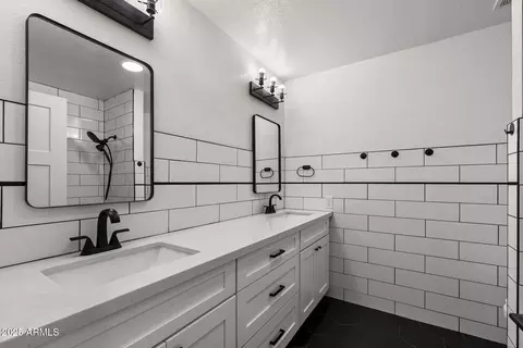 Bath - 2457 E Ivy St, Mesa, AZ 85213 photo 3 of 3