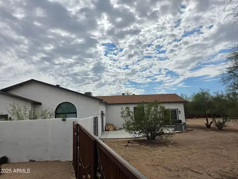 Exterior - 1807 W Joy Ranch Rd, Phoenix, AZ 85086 photo 2 of 11